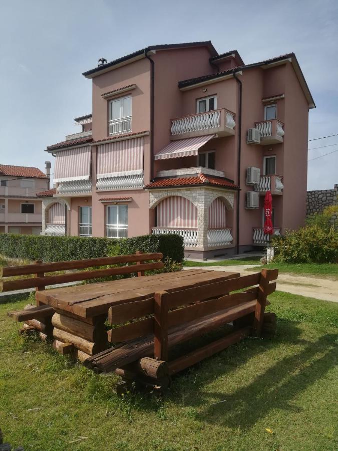 Apartmani Danijela Tomicic Lopar Exteriör bild
