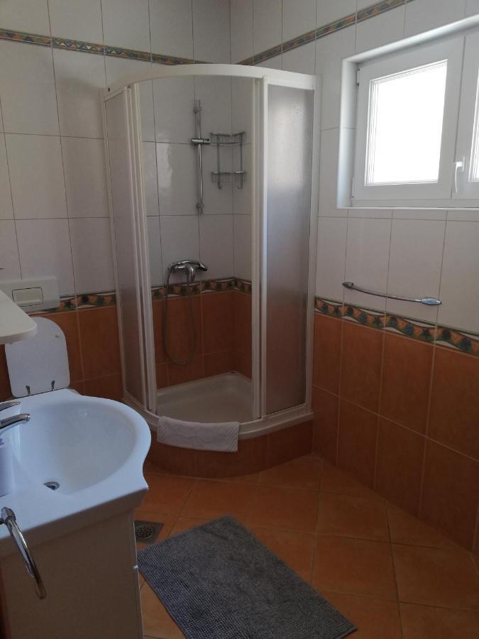 Apartmani Danijela Tomicic Lopar Exteriör bild